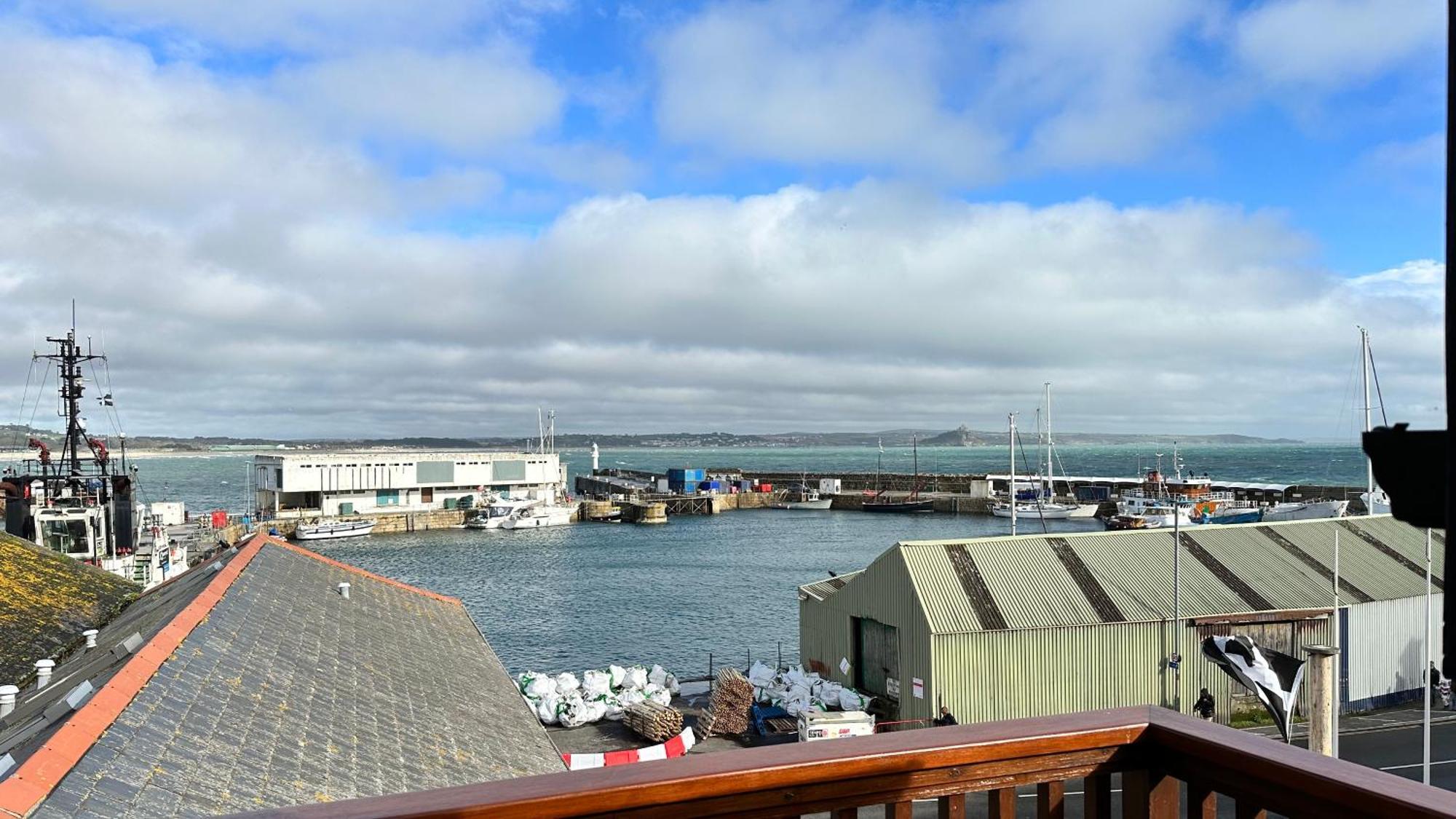 Penthouse 3 - Spacious Harbourside Apartment With Stunning Sea Views Penzance Eksteriør bilde